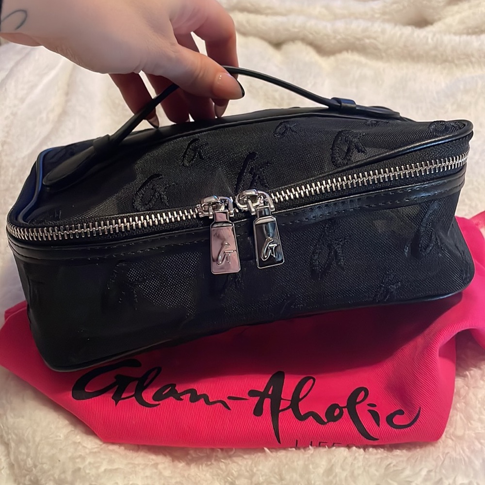 GLAM-AHOLIC mesh toiletry bag